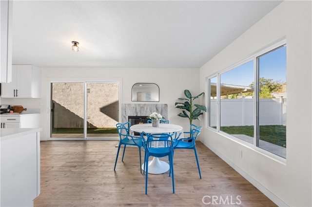 Detail Gallery Image 12 of 54 For 22015 Romar St, Chatsworth,  CA 91311 - 4 Beds | 3 Baths