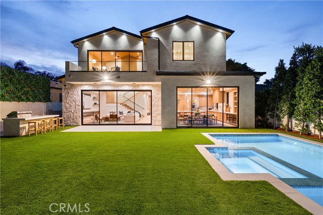 Detail Gallery Image 2 of 38 For 13536 Morrison St, Sherman Oaks,  CA 91423 - 6 Beds | 6/1 Baths