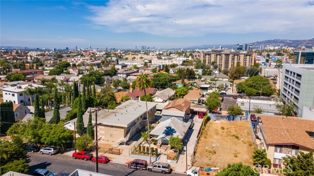 1417 N Kenmore Avenue, Los Angeles, California 90027, 7 Bedrooms Bedrooms, ,4 BathroomsBathrooms,Residential,For Sale,1417 N Kenmore Avenue,CRIG22092334