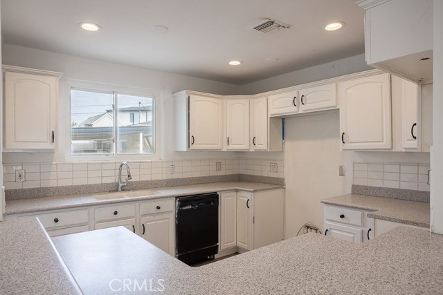Detail Gallery Image 5 of 36 For 12561 Willard St, North Hollywood,  CA 91605 - 4 Beds | 2 Baths