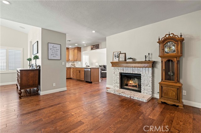 28631 Winterdale Drive, Canyon Country CA: https://media.crmls.org/medias/5264933b-3f0c-4e9c-9e15-095fc8184954.jpg