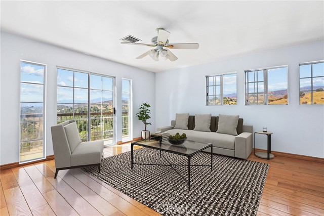 Detail Gallery Image 8 of 47 For 9658 Wheatland Ave, Sunland,  CA 91040 - 4 Beds | 4 Baths