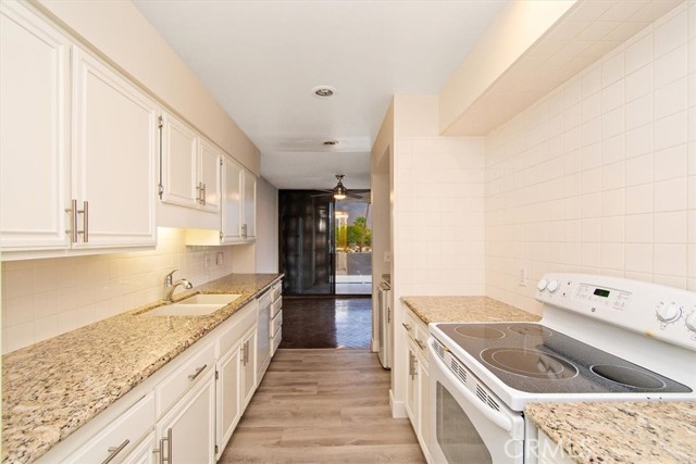 1660 S La Reina Way #2D, Palm Springs, CA 92264