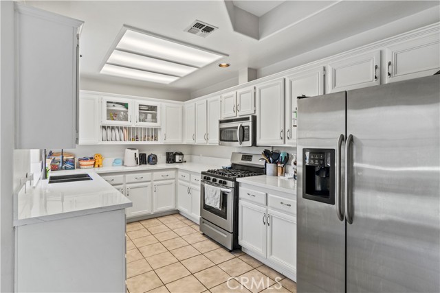 Detail Gallery Image 13 of 37 For 1813 Huntington St, Huntington Beach,  CA 92648 - 4 Beds | 3/1 Baths