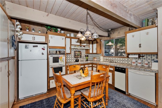 Detail Gallery Image 10 of 34 For 27348 Alpen Dr, Lake Arrowhead,  CA 92352 - 4 Beds | 2 Baths