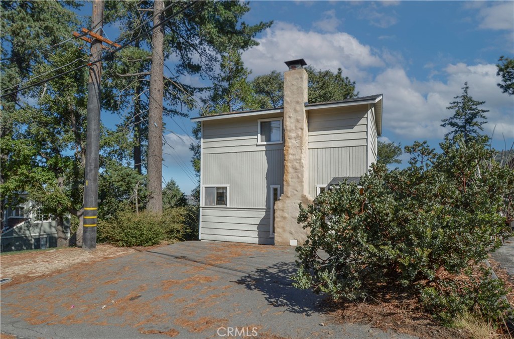 785 County (AROSA) Road, Crestline, CA 92325
