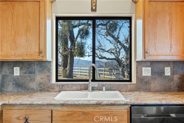 Detail Gallery Image 17 of 49 For 28081 Deertrail Dr, Tehachapi,  CA 93561 - 3 Beds | 2/1 Baths