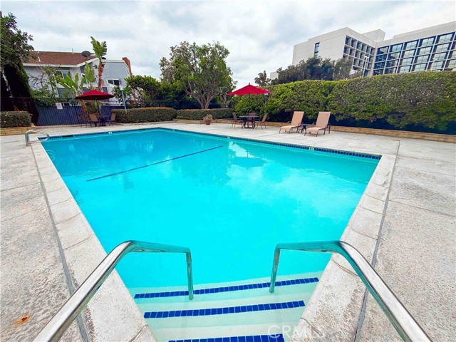 623 Lakeview Lane, Costa Mesa CA: https://media.crmls.org/medias/5266af5a-fbaa-4f94-9fab-a11ff69abcc5.jpg