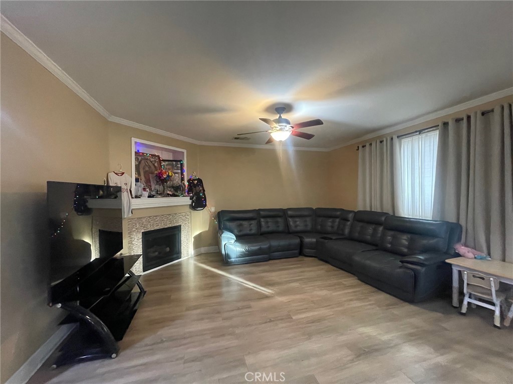 https://media.crmls.org/medias/5266d2f3-eeef-403a-9fc6-8d8ad64a2b17.jpg?preset=X-Large