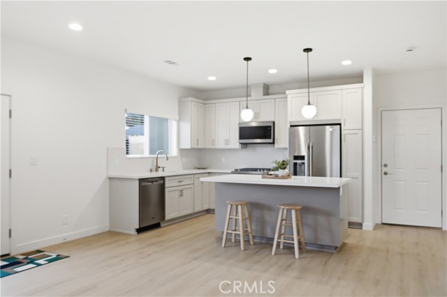 Detail Gallery Image 2 of 36 For 215 E 2nd St a,  San Dimas,  CA 91773 - 2 Beds | 2 Baths