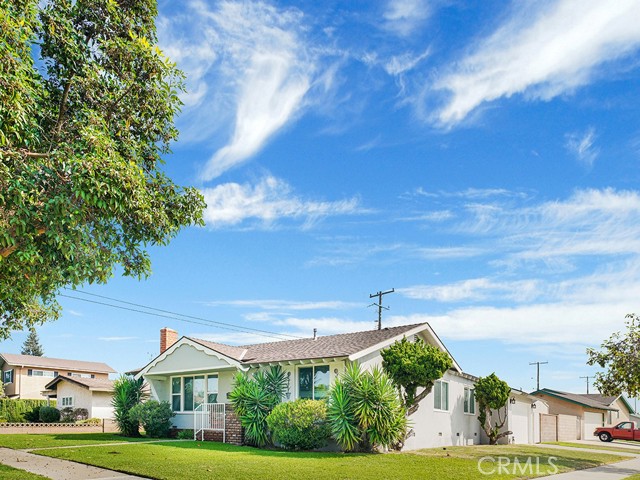 834 S Oakhaven Drive, Anaheim CA: https://media.crmls.org/medias/526771d5-51a1-46a3-8fd7-1893a86f2e43.jpg