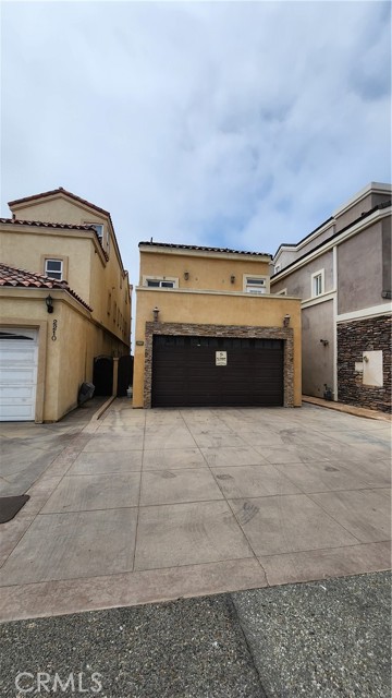 Detail Gallery Image 6 of 45 For 2212 Pacific Coast, Huntington Beach,  CA 92648 - 4 Beds | 3/1 Baths