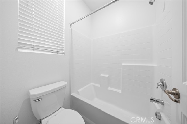 7133 Montecito Lane, Eastvale CA: https://media.crmls.org/medias/52697cd1-2e13-44db-b4a5-e75c9c1adae3.jpg
