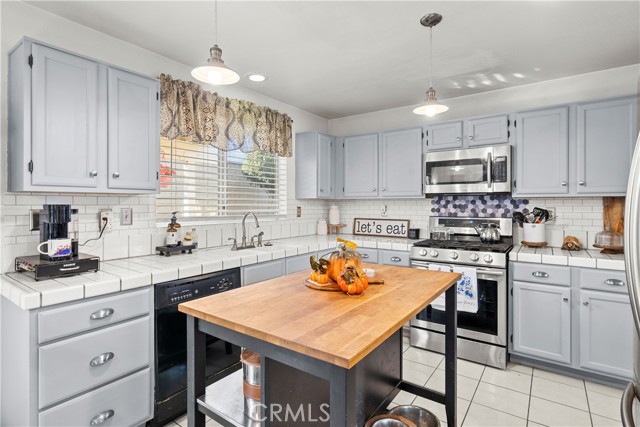 3009 Kaylyn, Lancaster CA: https://media.crmls.org/medias/5269c9f3-5108-445c-8377-6b4e34b5ff8f.jpg