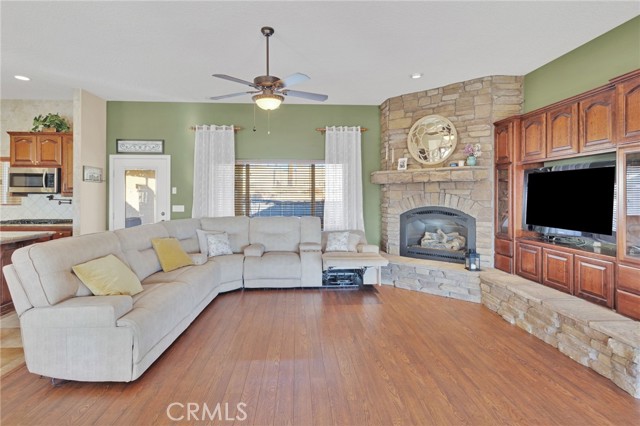 Detail Gallery Image 7 of 39 For 13519 Sunset, Apple Valley,  CA 92308 - 4 Beds | 3 Baths