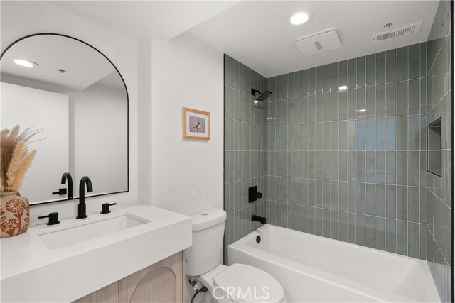 Detail Gallery Image 17 of 28 For 345 Avocado St 201d,  Costa Mesa,  CA 92627 - 2 Beds | 2 Baths