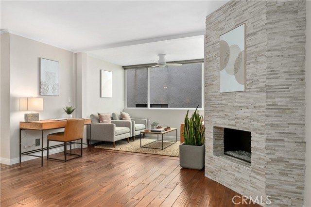 930 3rd Street, Santa Monica CA: https://media.crmls.org/medias/526aee29-6bee-4773-a8fa-6f9731e82f20.jpg