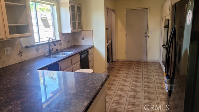 1100 E 215th Place, Carson CA: https://media.crmls.org/medias/526b422b-7998-495b-a7d1-406d03eb0d8c.jpg