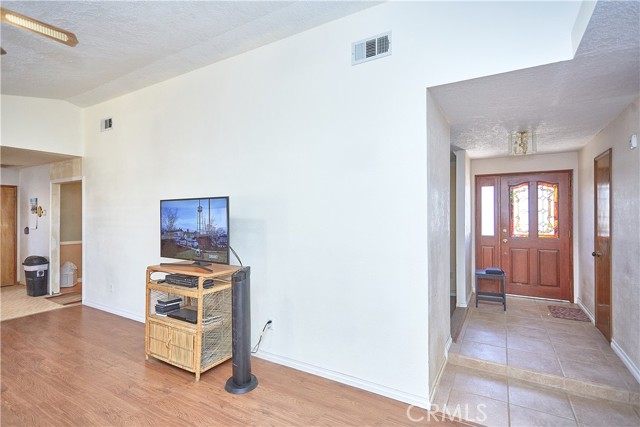 Detail Gallery Image 9 of 35 For 11969 Pinon Ave, Hesperia,  CA 92345 - 3 Beds | 2 Baths