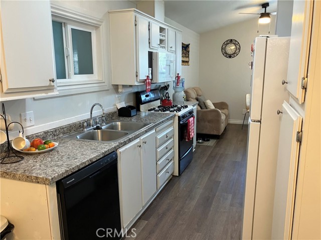 Detail Gallery Image 3 of 17 For 1250 N Kirby St #149,  Hemet,  CA 92545 - 2 Beds | 2 Baths