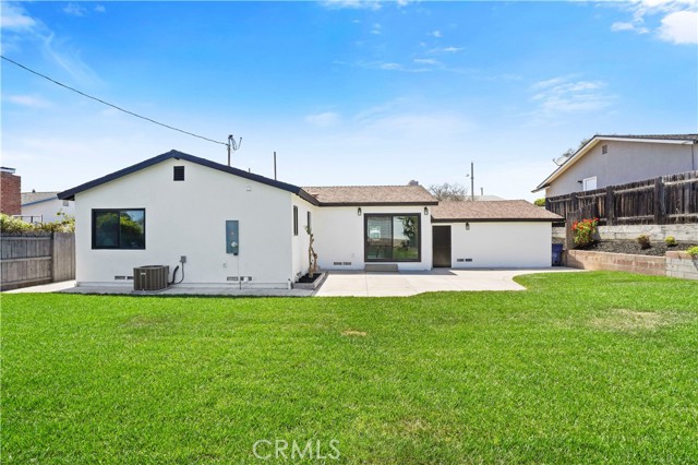 270 Fairfax Avenue, Ventura CA: https://media.crmls.org/medias/526d79b1-719e-482e-9ad0-27b527be57af.jpg