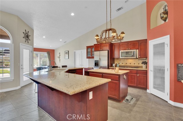 Detail Gallery Image 12 of 56 For 4965 Sunnyslope Rd, Phelan,  CA 92371 - 5 Beds | 3 Baths
