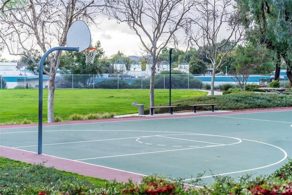 https://media.crmls.org/medias/526eb4b1-014b-4e45-ba96-b882561bfd88.jpg?preset=X-Large