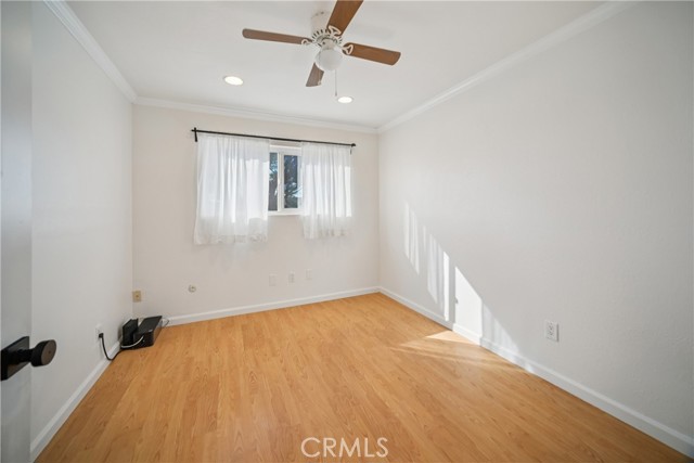 Detail Gallery Image 19 of 27 For 19545 Sherman Way, Reseda,  CA 91335 - 3 Beds | 1/1 Baths