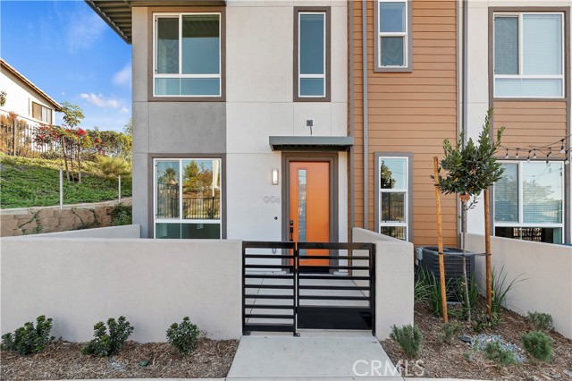 Detail Gallery Image 17 of 23 For 994 Hunter Trl, Vista,  CA 92081 - 3 Beds | 2/1 Baths