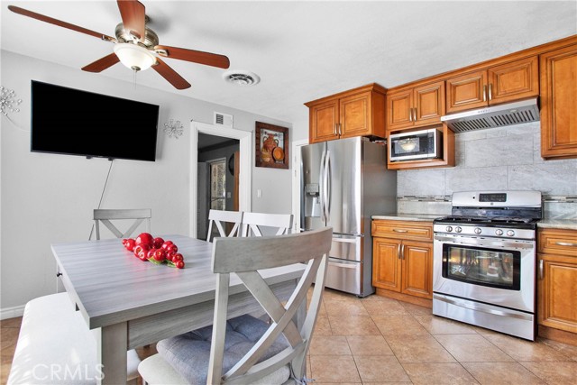 Detail Gallery Image 16 of 52 For 2683 Victoria St, San Bernardino,  CA 92410 - 4 Beds | 2 Baths