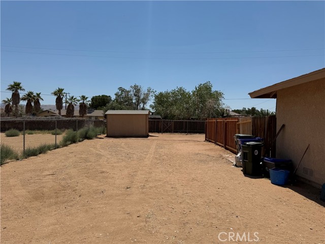 21275 Pocomoke Court, Apple Valley CA: https://media.crmls.org/medias/527103e8-c160-4433-8ece-1a72fe697220.jpg