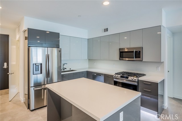 Detail Gallery Image 12 of 15 For 214 Westmoreland #5,  Los Angeles,  CA 90004 - 2 Beds | 2 Baths