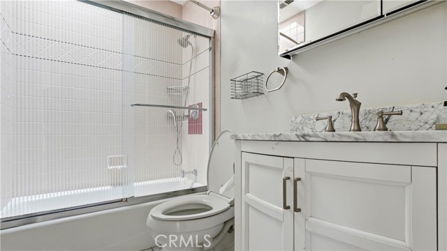 Detail Gallery Image 25 of 32 For 14256 Victory Bld #3,  Van Nuys,  CA 91401 - 2 Beds | 2 Baths