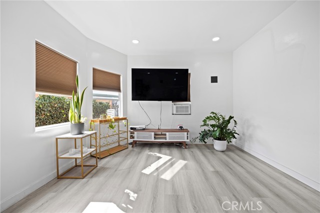 Detail Gallery Image 4 of 16 For 2210 Clyde, Los Angeles,  CA 90016 - – Beds | – Baths