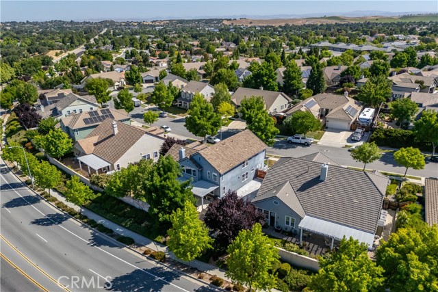 221 Silver Oak Drive, Paso Robles CA: https://media.crmls.org/medias/52750c9d-b6fb-4204-b3c8-6cceb23b8766.jpg