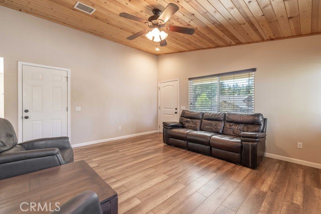 Detail Gallery Image 9 of 38 For 330 Sites Way, Big Bear City,  CA 92314 - 3 Beds | 2 Baths