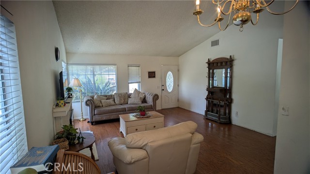27636 Sequoia Glen Drive, Valencia CA: https://media.crmls.org/medias/52755427-bc3d-4a2e-8c72-34fcff00c056.jpg