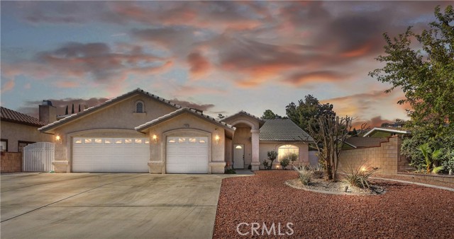 13660 SPRING VALLEY PKWY, Victorville CA: https://media.crmls.org/medias/52761f99-679b-4b2d-92b2-f2992d930a68.jpg