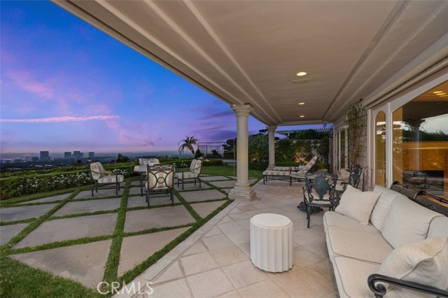 49 Cambria Drive, Corona del Mar CA: https://media.crmls.org/medias/52764d9c-4891-4e54-b1b3-28dabefde802.jpg