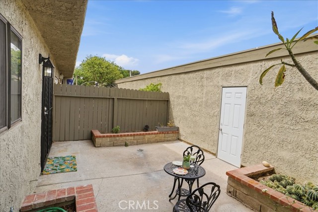9605 Sepulveda Boulevard, North Hills CA: https://media.crmls.org/medias/5277e06a-6e1f-4e5a-aacf-729d065d65e7.jpg