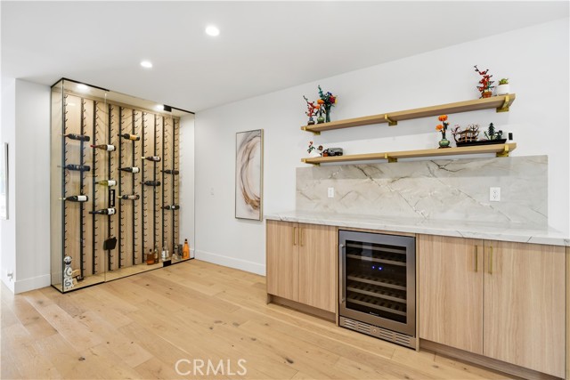 Detail Gallery Image 9 of 36 For 22637 Erwin St, Woodland Hills,  CA 91367 - 6 Beds | 5/1 Baths