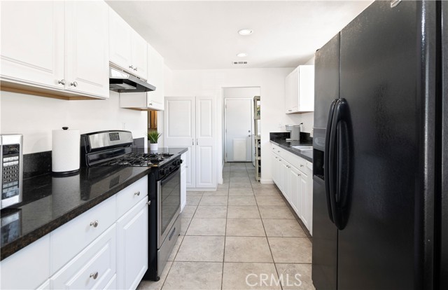 412 South Santa Fe Street, Hemet CA: https://media.crmls.org/medias/52793341-b113-4ddf-bcf8-4a55ab78f84d.jpg