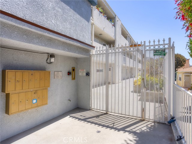 Detail Gallery Image 35 of 38 For 1706 Grismer Ave #211,  Burbank,  CA 91504 - 2 Beds | 3 Baths
