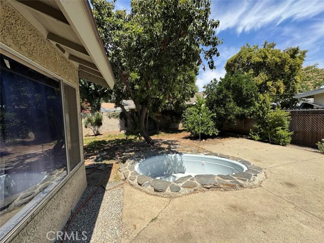 24389 La Glorita Circle, Newhall CA: https://media.crmls.org/medias/5279b978-e32a-4863-a1fc-7213a4349d29.jpg