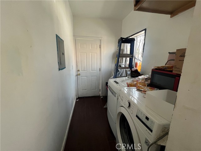 5881 S Broadway, Los Angeles CA: https://media.crmls.org/medias/5279dd82-d995-4792-aa8f-ff20704edbca.jpg