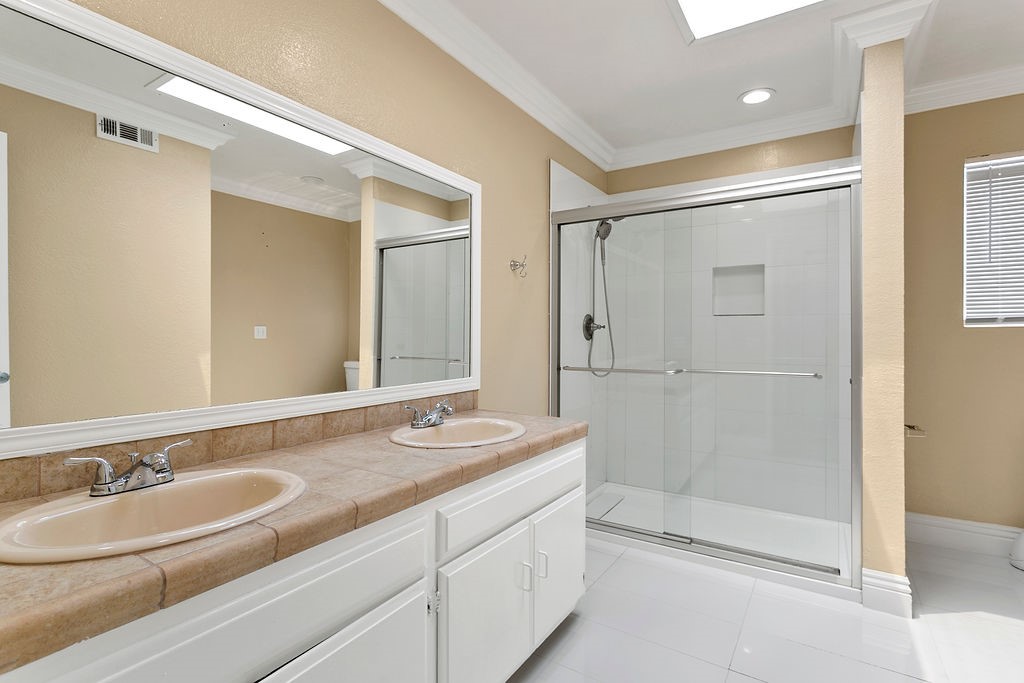 Detail Gallery Image 6 of 28 For 922 Tia Juana St, Laguna Beach,  CA 92651 - 3 Beds | 2 Baths