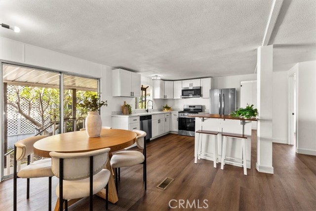 Detail Gallery Image 10 of 36 For 300 N Rampart St #127,  Orange,  CA 92868 - 4 Beds | 2 Baths