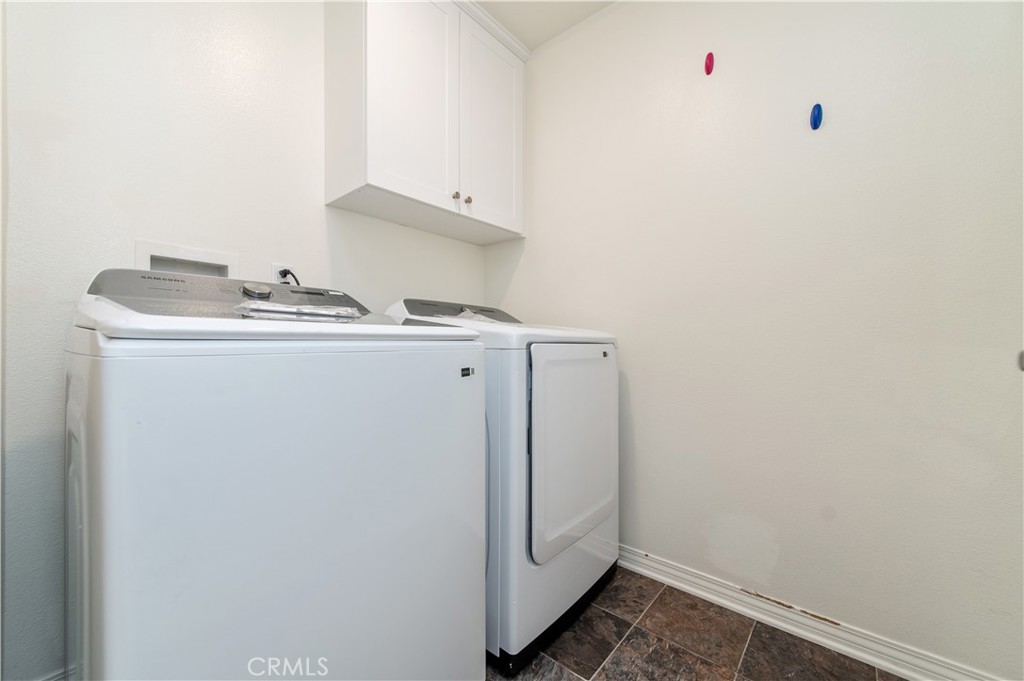 https://media.crmls.org/medias/527b1407-206a-4f90-bfae-04481c139d9a.jpg?preset=X-Large