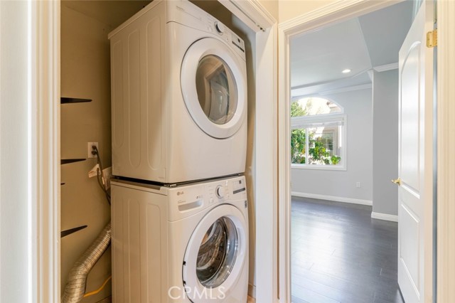 Detail Gallery Image 23 of 30 For 711 E Angeleno Ave #102,  Burbank,  CA 91501 - 3 Beds | 3 Baths