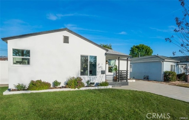 1484 N Clybourn Avenue, Burbank CA: https://media.crmls.org/medias/527ccc16-0540-40dc-963d-7a2abff01455.jpg